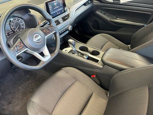 Used 2025 Nissan Altima 2.5 SV FWD image 10