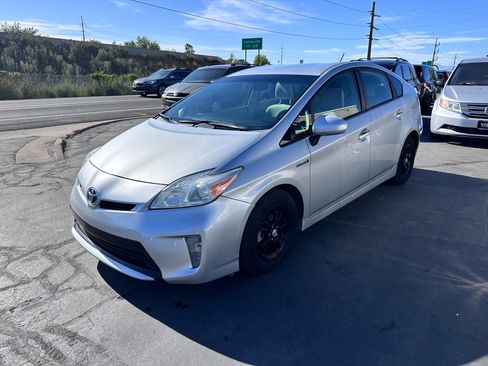 Used 2012 Toyota Prius Three FWD image 2