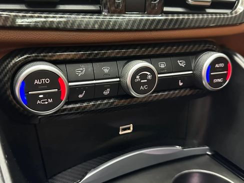 Used 2018 Alfa Romeo Giulia Ti Sport w/ Quick Order Package 22U Sport RWD image 19