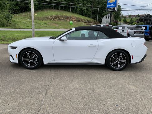 Used 2025 Ford Mustang Premium RWD image 39