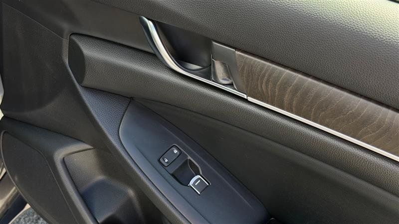 Used 2018 Honda Accord EX image 34