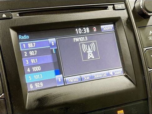 Used 2017 Toyota Camry LE FWD image 15