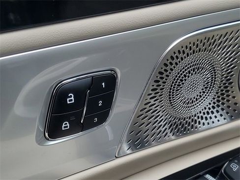 Certified 2024 Lincoln Nautilus Reserve w/ Equipment Group 203A image 17