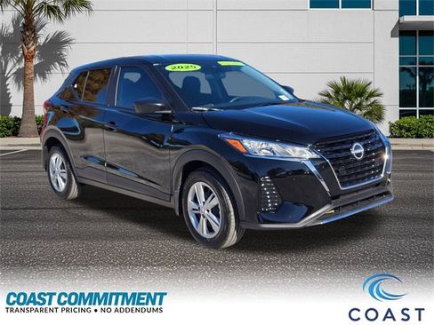 Used 2025 Nissan Kicks Play S image 3