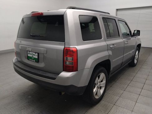 Used 2016 Jeep Patriot Latitude FWD image 9