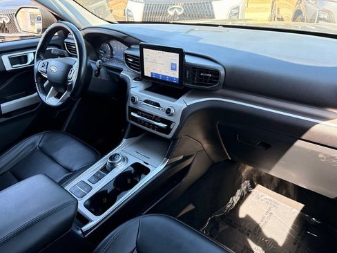 Used 2022 Ford Explorer XLT w/ Equipment Group 202A RWD image 13