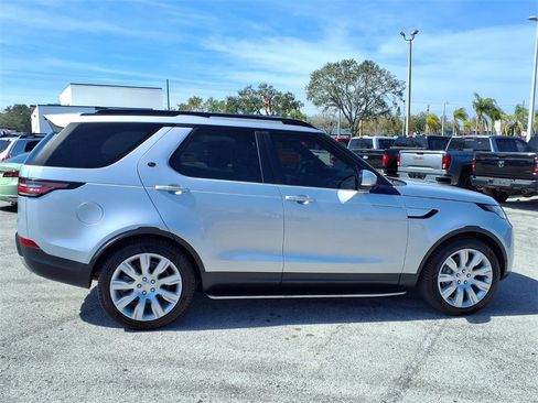 Used 2019 Land Rover Discovery HSE image 8
