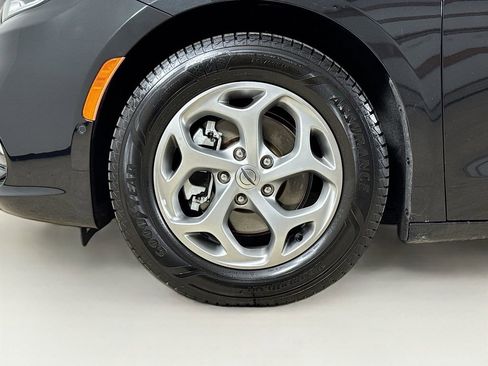 Used 2022 Chrysler Pacifica Limited image 27