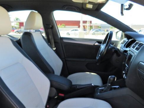 Used 2016 Volkswagen Jetta Sport w/ Lighting Package FWD image 12