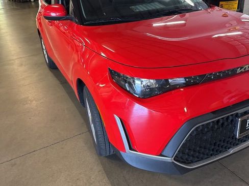 Used 2023 Kia Soul S image 3