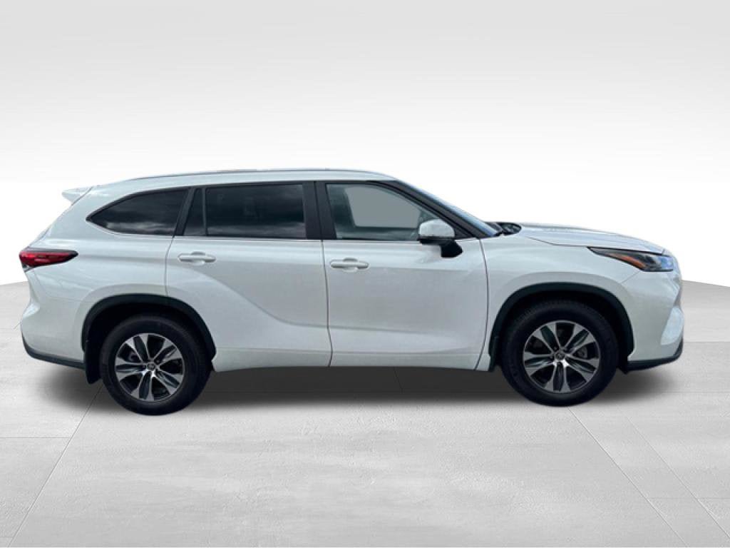 Used 2023 Toyota Highlander XLE FWD image 8