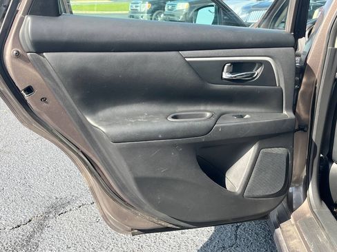 Used 2017 Nissan Altima 2.5 SL w/ Moonroof Package FWD image 12