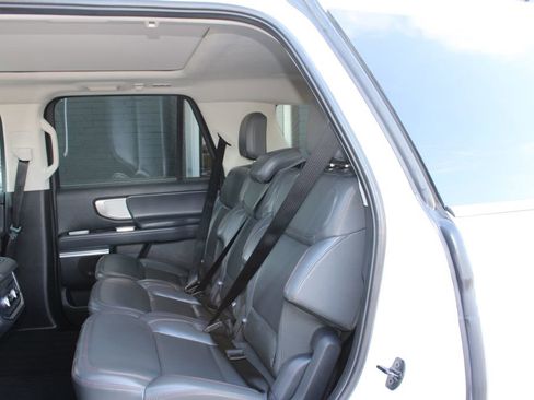 Used 2025 Ford Expedition Active AWD/4WD image 30