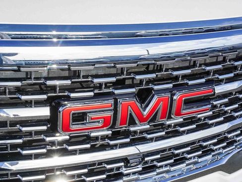 Used 2023 GMC Acadia Denali w/ Denali Technology Package AWD/4WD image 11