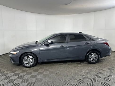 Used 2024 Hyundai Elantra SE image 6