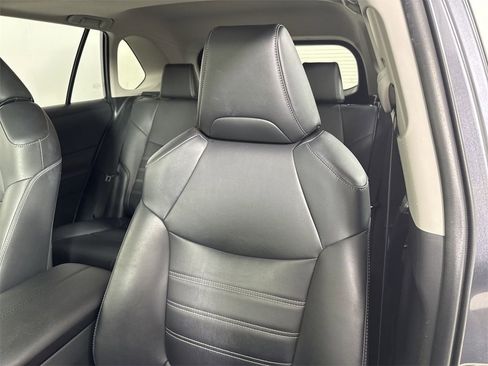 Used 2020 Toyota RAV4 XLE Premium image 38