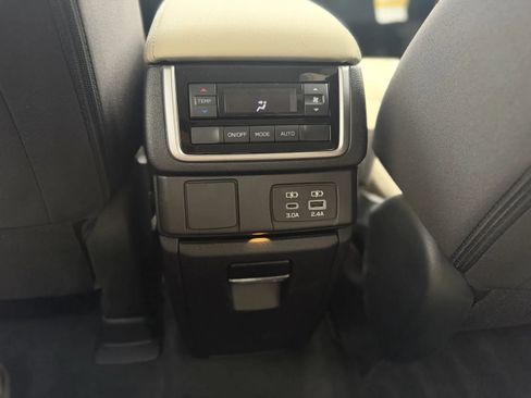 Used 2023 Subaru Ascent Premium w/ Convenience Package AWD/4WD image 20