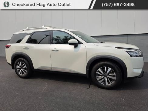 Used 2024 Nissan Pathfinder SL FWD image 10