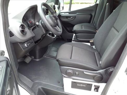Used 2024 Mercedes-Benz Sprinter 2500 image 7