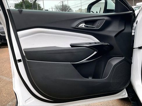 Used 2025 Chevrolet Trax LT w/ LT Convenience Package image 21