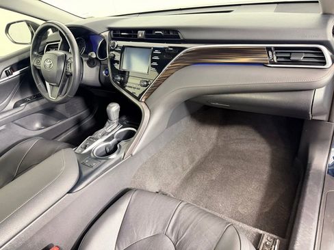 Used 2018 Toyota Camry XLE image 29