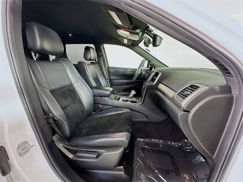 Used 2018 Jeep Grand Cherokee Altitude image 26