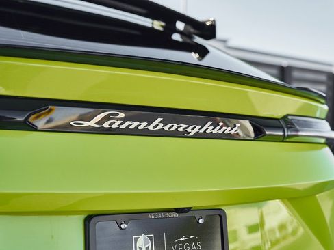 Used 2024 Lamborghini Urus Performante AWD/4WD image 22