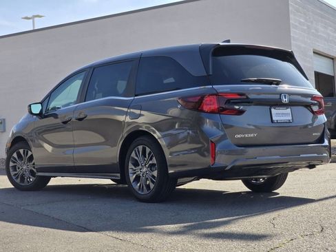 New 2026 Honda Odyssey Touring image 5