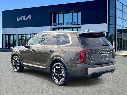 New 2025 Kia Telluride S image 4