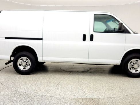 Used 2021 Chevrolet Express 2500 w/ Driver Convenience Package RWD image 4