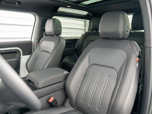 Used 2022 Land Rover Defender 90 X-Dynamic S image 12