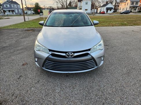 Used 2015 Toyota Camry LE image 6