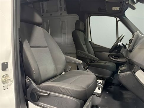 Used 2021 Mercedes-Benz Sprinter 2500 image 14