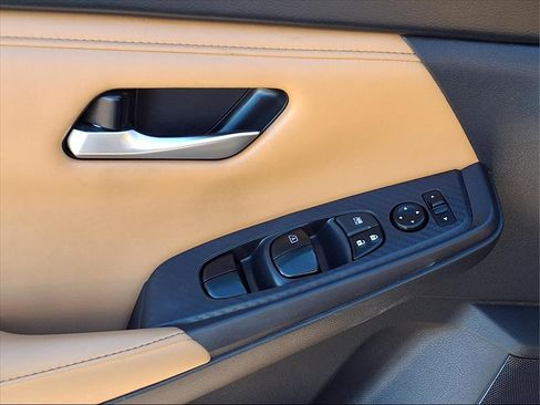 Used 2024 Nissan Sentra SV w/ SV Premium Package image 15