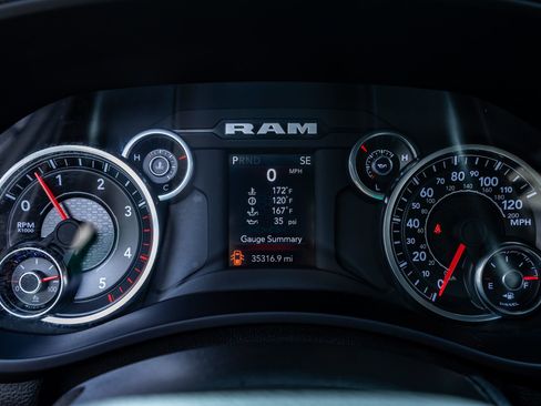 Used 2024 RAM 3500 Tradesman w/ Chrome Appearance Group image 19