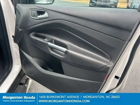 Used 2017 Ford Escape SE image 33