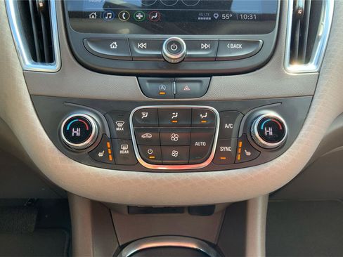 Used 2021 Chevrolet Malibu LT image 34