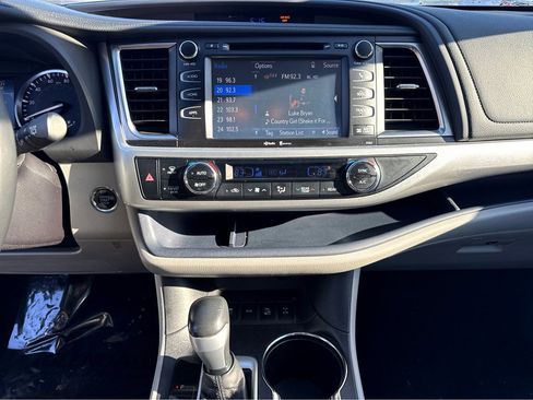 Used 2015 Toyota Highlander XLE image 23