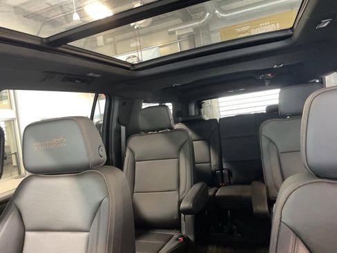 Used 2024 Chevrolet Suburban High Country image 37