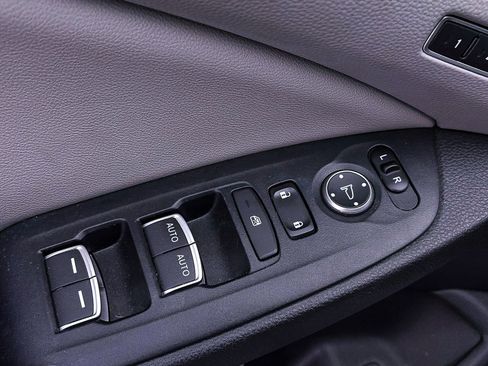 Used 2019 Honda Accord Touring image 17