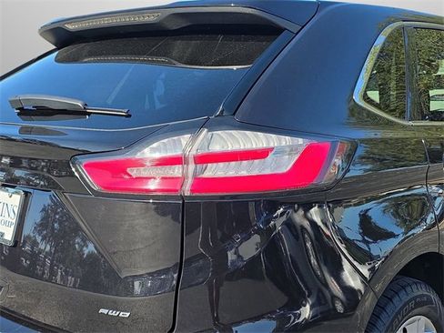 Used 2024 Ford Edge Titanium image 31