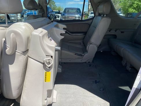 Used 2002 Toyota Sequoia SR5 AWD/4WD image 31