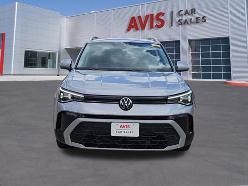 Used 2025 Volkswagen Taos SE FWD image 11