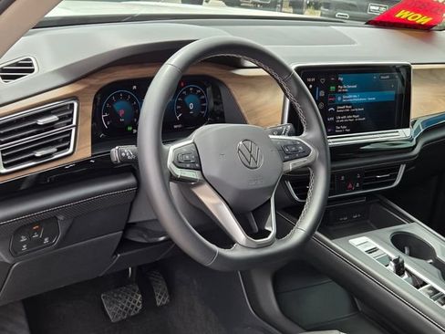 Used 2024 Volkswagen Atlas SE FWD image 19