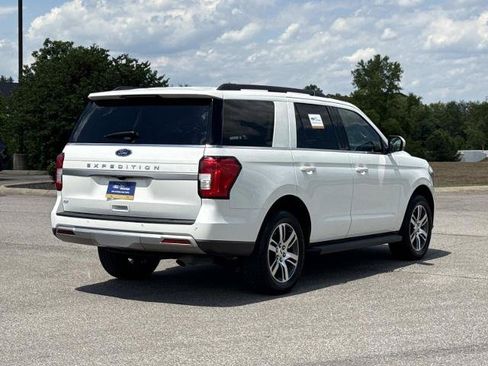 Certified 2024 Ford Expedition XLT RWD image 5