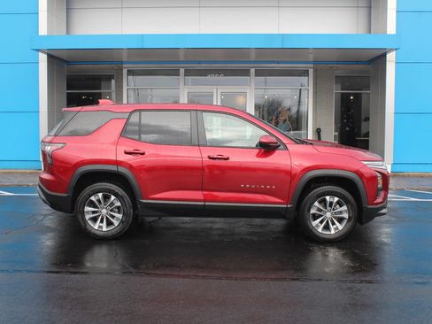 New 2026 Chevrolet Equinox LT image 3