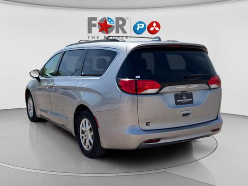 Used 2020 Chrysler Voyager Lxi image 3