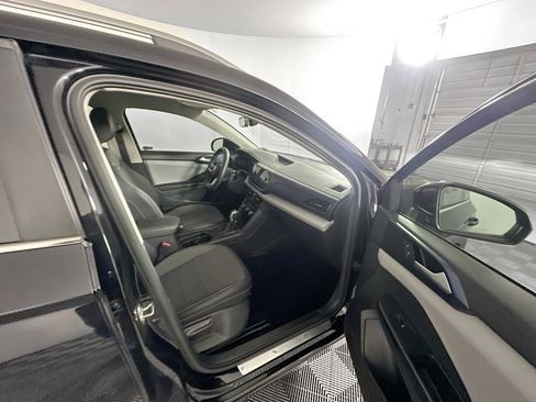 Used 2023 Volkswagen Taos SE w/ Black Wheel Package image 29
