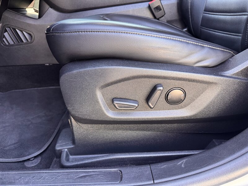 Used 2020 Ford Edge SEL FWD image 27