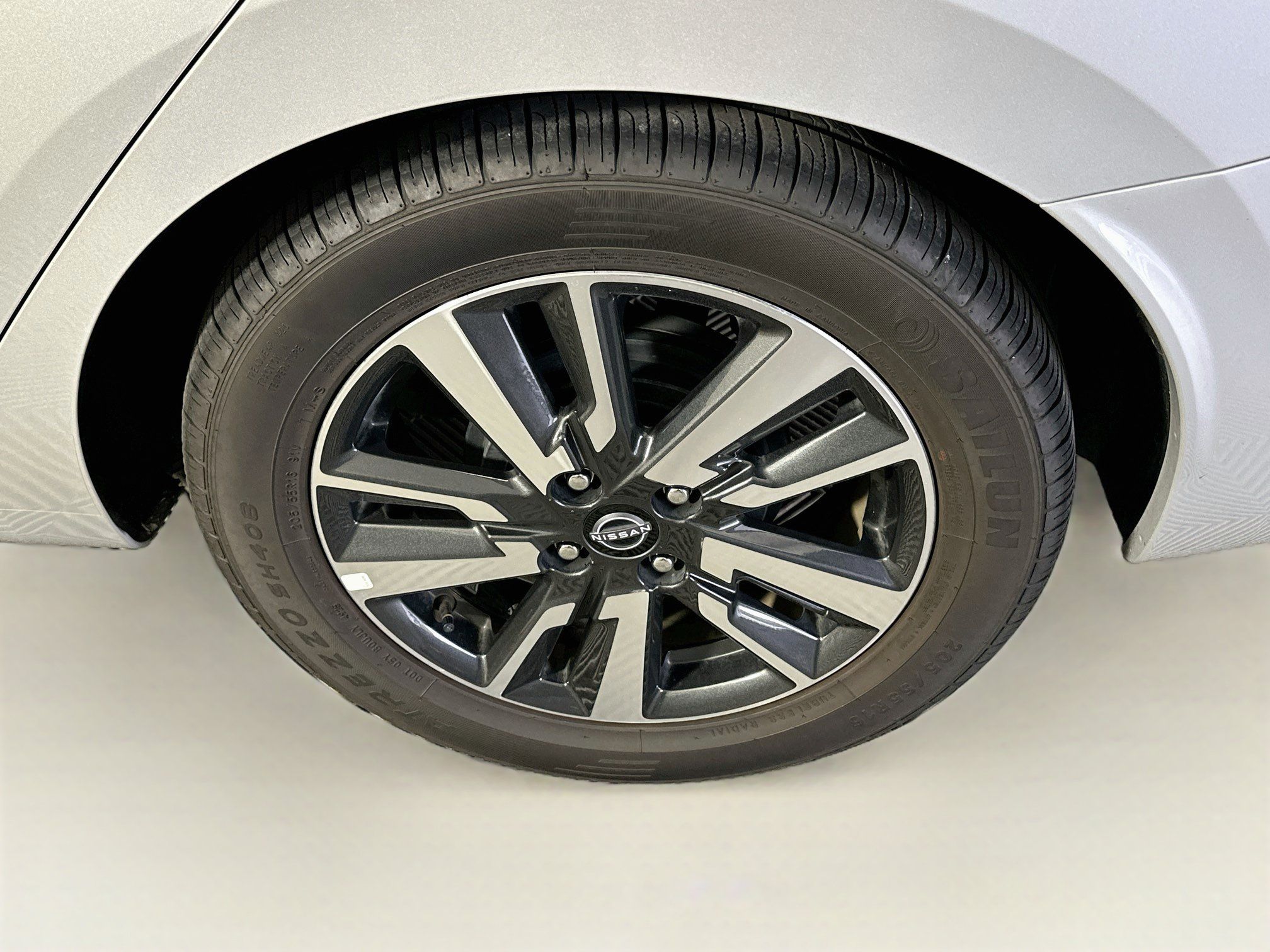 Used 2025 Nissan Versa SV FWD image 11